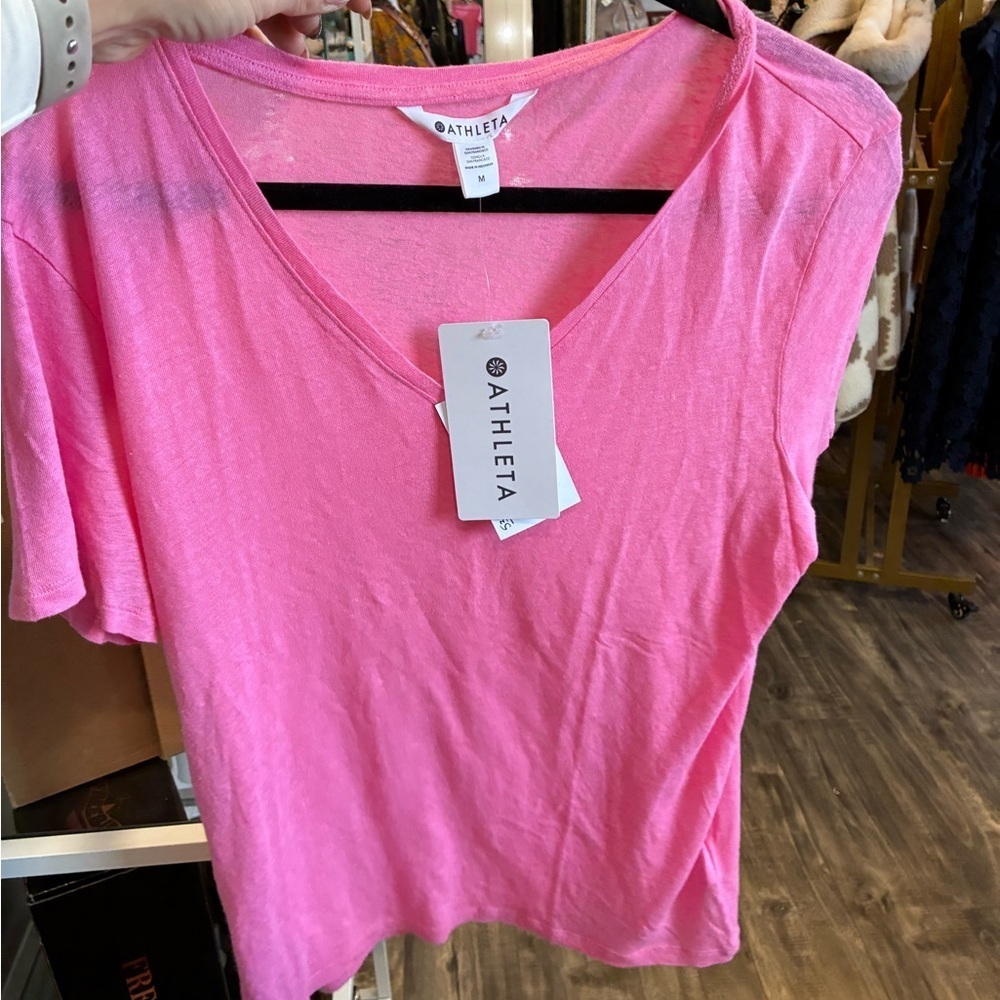 Athleta getaway v neck tee pink size M NWT